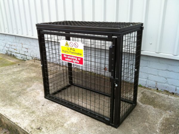 3x19KG Gas Cage <br />Ref: GC05</br> H900 x W1000 x D500mm - gas cage 05 3 scaled
