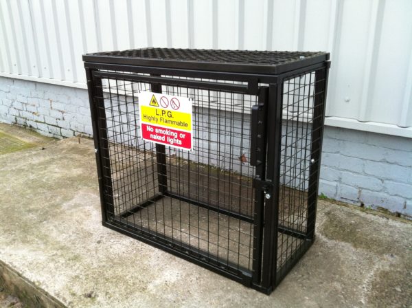 Gas Cylinder Cage with Mesh Base GC05 <br /> 3 x 19KG </br> H900 x W1000 x D500mm - gas cage 05 3 scaled